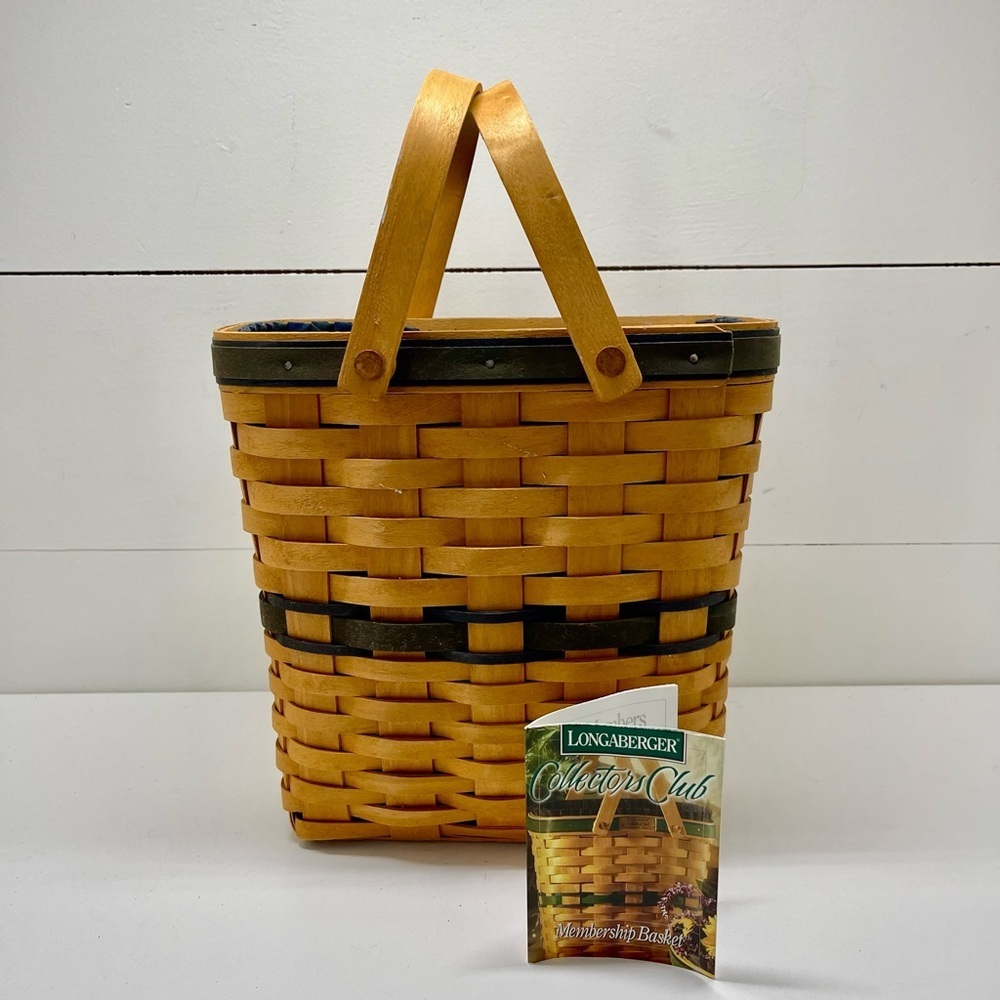 Leuenberger collectors club double handle basket with green accent fabric liner
